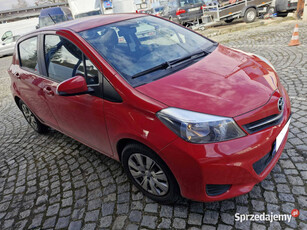 toyota yaris- 3.2013- 1.0 benzyna- 70km- 69000km- lekko uszkodzona