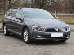 Volkswagen Passat B8 , Serwis ASO, Klimatronic, Parktronic, Podgrzewane siedzienia