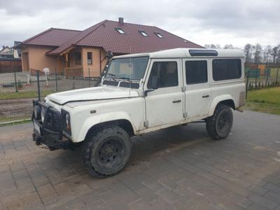 Land rover defender zajerestrowany