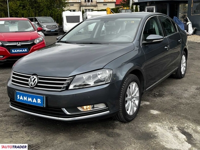 Volkswagen Passat 1.6 diesel 105 KM 2013r. (Sanok)