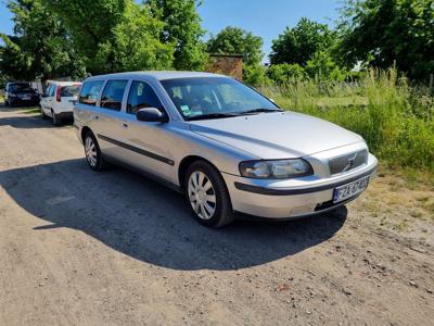 Volvo V70 2.4 benz. 2002r. 258 tys. z GRATIS-em!