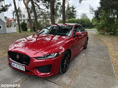 Jaguar XE 2.0 P250 R-Dynamic SE