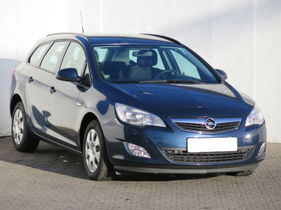 Opel Astra 2011 1.4 T 145047km Kombi