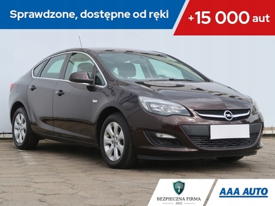 Opel Astra J Sedan 1.4 Turbo ECOTEC 140KM 2015