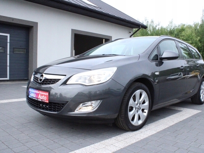 Opel Astra J Sports Tourer 1.4 Twinport ECOTEC 100KM 2011