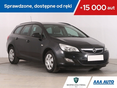 Opel Astra J Sports Tourer 1.4 Twinport ECOTEC 100KM 2011