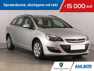 Opel Astra J Sports Tourer Facelifting 1.4 Turbo ECOTEC 140KM 2015