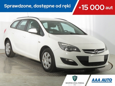 Opel Astra J Sports Tourer Facelifting 1.6 Twinport ECOTEC 115KM 2015