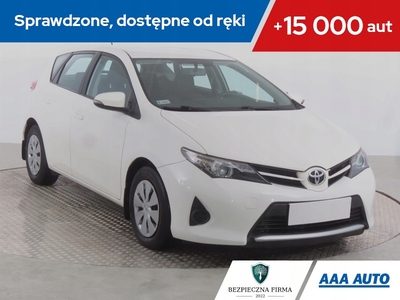 Toyota Auris II Hatchback 5d D-4D 90 90KM 2014