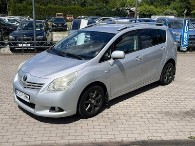 Toyota Verso Minivan 2.0 D-4D 126KM 2011