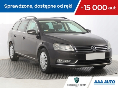 Volkswagen Passat B7 Variant 2.0 TDI CR DPF BlueMotion 140KM 2011