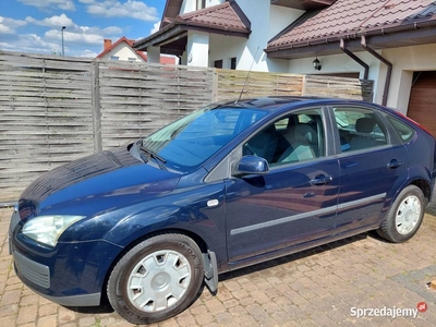 Ford Focus 2007r 100KM 1.6 benz niski przebieg 2komplety kół