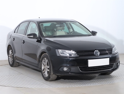 Volkswagen Jetta VI , Salon Polska, Navi, Xenon, Klimatronic, Tempomat,