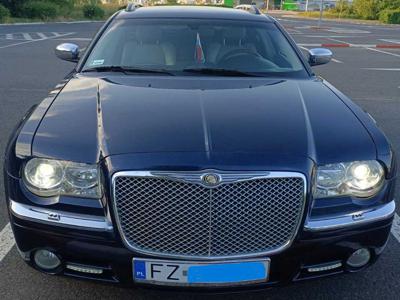 Chrysler 300C 5.7 HEMI. Możliwa wymiana na 7-osobowego minivana.