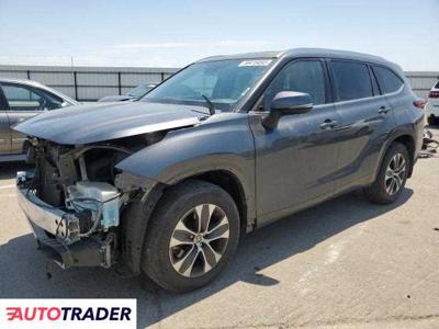 Toyota Highlander 3.0 benzyna 2021r. (FRESNO)