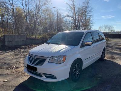 Używane Lancia Voyager - 83 500 PLN, 130 000 km, 2014