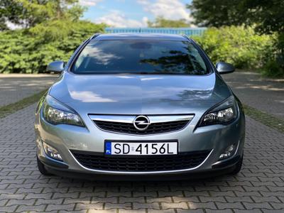 Używane Opel Astra - 21 500 PLN, 256 800 km, 2012