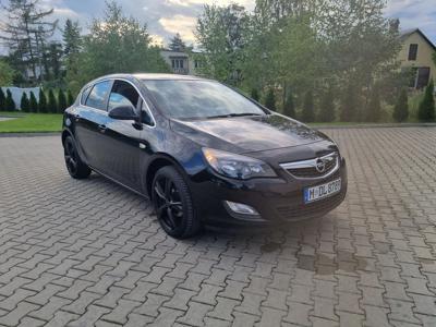 Używane Opel Astra - 28 900 PLN, 150 000 km, 2011