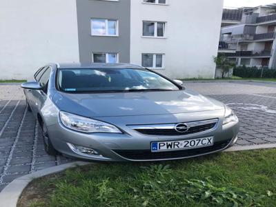 Używane Opel Astra - 30 000 PLN, 141 803 km, 2010