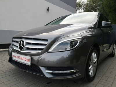 Mercedes Klasa B W246 Sports Tourer 180 BlueEFFICIENCY 122KM 2012