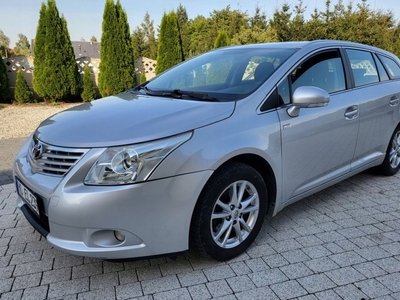 Toyota Avensis III Sedan 2.0 D-4D 126KM 2010