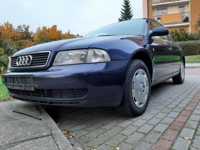 Audi A4 sedan 1.6 igła bezwypadkowy Gwiazda motoryzacji 1996