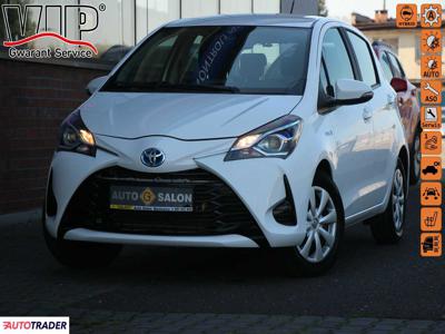 Toyota Yaris 1.5 hybrydowy 73 KM 2020r. (Mysłowice)