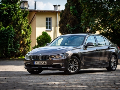 BMW SERIA 3 V (F30/F31/F34) BMW F30 Luxury Line