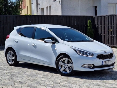 Kia Ceed II Hatchback 5d Facelifting 1.4 DOHC 100KM 2015