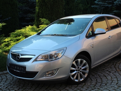 Opel Astra J 2011