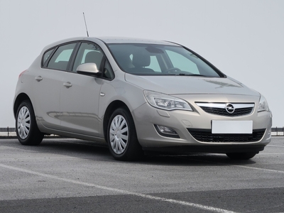 Opel Astra J , Klima, Tempomat, Podgrzewane siedzienia