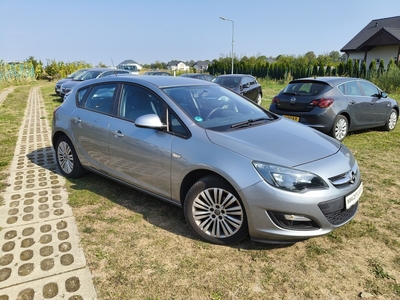 Opel Astra J Klimatronik, Półskóra