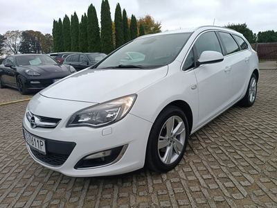 Opel Astra J Sports Tourer 1.4 Turbo ECOTEC 140KM 2012