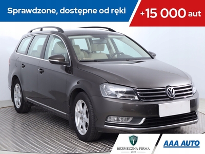 Volkswagen Passat B7 Variant 2.0 TDI CR DPF BlueMotion 140KM 2013