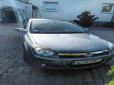 Opel Astra H 2005 r .