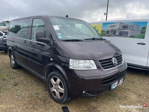 VOLKSWAGEN Transporter 2.5 TDi 174 4Motion Carat FK400