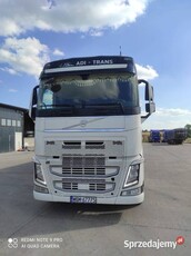 Volvo fh4 w składzie z naczepa