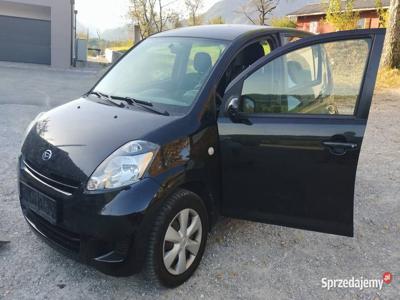 ** DAIHATSU SIRION ** 1,0 70KM ** 2010 * KLIMA *