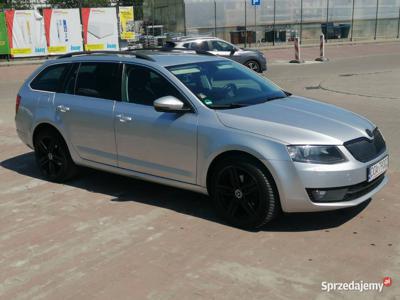 Octavia 16r DSG bixenon 2.0 150km ładna