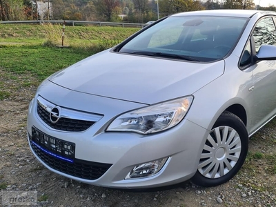 Opel Astra J 1.6 benzyna