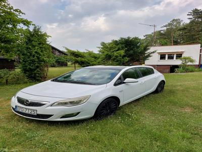 Używane Opel Astra - 17 000 PLN, 225 000 km, 2009