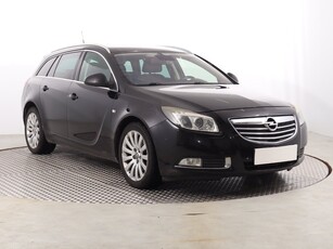 Opel Insignia , Xenon, Klimatronic, Parktronic, Podgrzewane siedzienia,ALU