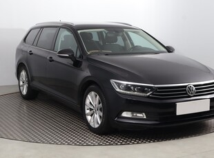 Volkswagen Passat B8 , Navi, Klimatronic, Tempomat, Parktronic,