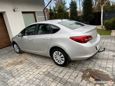 Salonowy Opel Astra J 1.4 benzyna 2013 bezwypadkowy