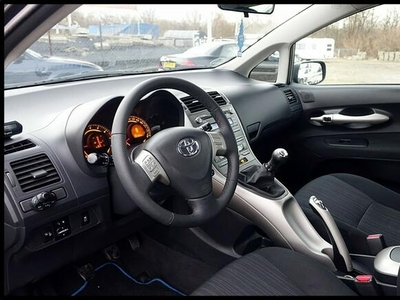 Toyota Auris 1.6Dual VVT-i 124KM* klimatron*nowe sprzęgło filtry i olej