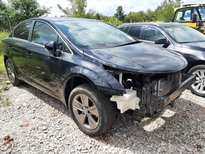 TOYOTA AVENSIS sedan (limuzyna)