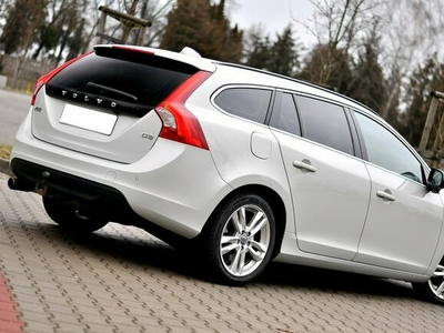 Volvo V60 FULL_OPCJA_2.0_D3_163Km_Automat_Skóra_Xenon_Navi_Kamery