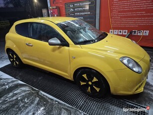 Alfa Romeo mito żółta