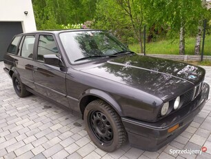 BMW e30 320i