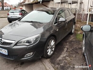 Opel Astra 192 tys km przebiegu 2011 rok